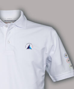 Róże wiatrów nadrukowane na rękawie białej koszulki polo Navinations