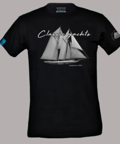 Przód koszulki żeglarskiej Classic Yachts z dużą grafiką szkunera America 1851