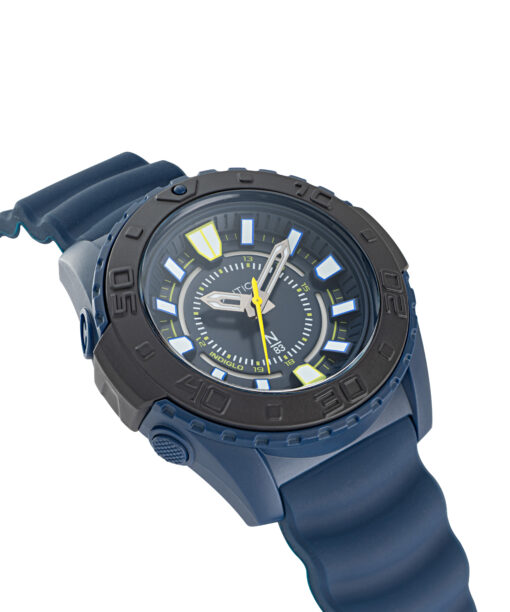 Nautica NAPCNS214 – zbliżenie tarczy, indeksy 3D i żółte znaczniki, czarny bezel, WR 50 m