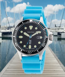 Nautica NAPCBS305 N83 Cocoa Beach Solar – zegarek żeglarski na tle mariny