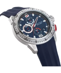 zbliżenie tarczy zegarka Nautica NAPNSF108 chronograf granatowa tarcza sportowy design