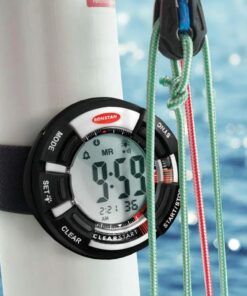 Ronstan ClearStart RF4050 zamontowany na maszcie – stoper regatowy widoczny dla całej załogi