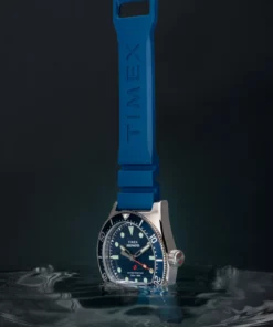 Zegarek Timex TW2W74600 – lifestyle – ujęcie przy wodzie