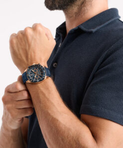 Zegarek żeglarski Nautica NAPBSS503 – Zegarek żeglarski Nautica NAPBSS503 – BFC Chronograph — zbliżenie detali kopery i przycisków