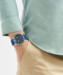 Zegarek żeglarski Nautica NAPNSF402 – Zegarek żeglarski Nautica NAPNSF402 – NST Everyday — zbliżenie detali kopery i przycisków