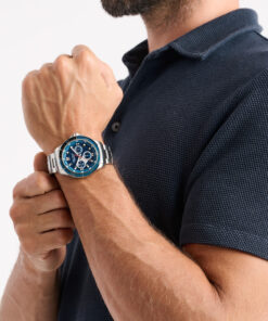 Zegarek żeglarski Nautica NAPWRS505 – Zegarek żeglarski Nautica NAPWRS505 – NCT Windrose multifunction — zbliżenie detali kopery i przycisków