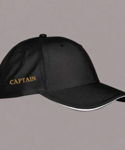 Czapka kapitana CAPTAIN czarna — napis CAPTAIN na boku, biała lamówka daszka